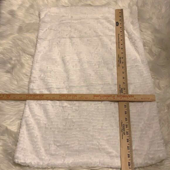 Room Essentials Queen faux fur pillow sham and/or pillowcase - Picture 2 of 7